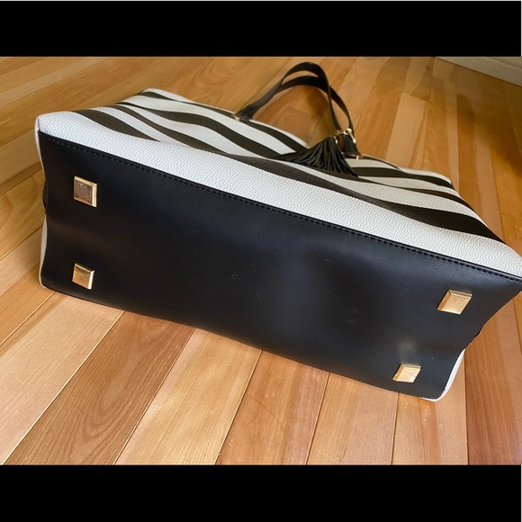 ⭐️HP⭐️ NWT STELLA & DOT Fillmore Tote With Tassel🖤 - Picture 10 of 11